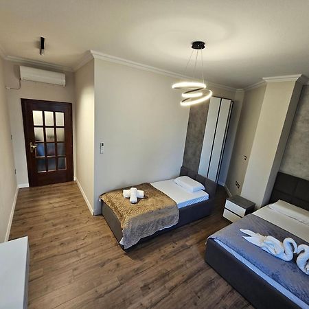 Sky Apartaments City Center Тирана Екстер'єр фото