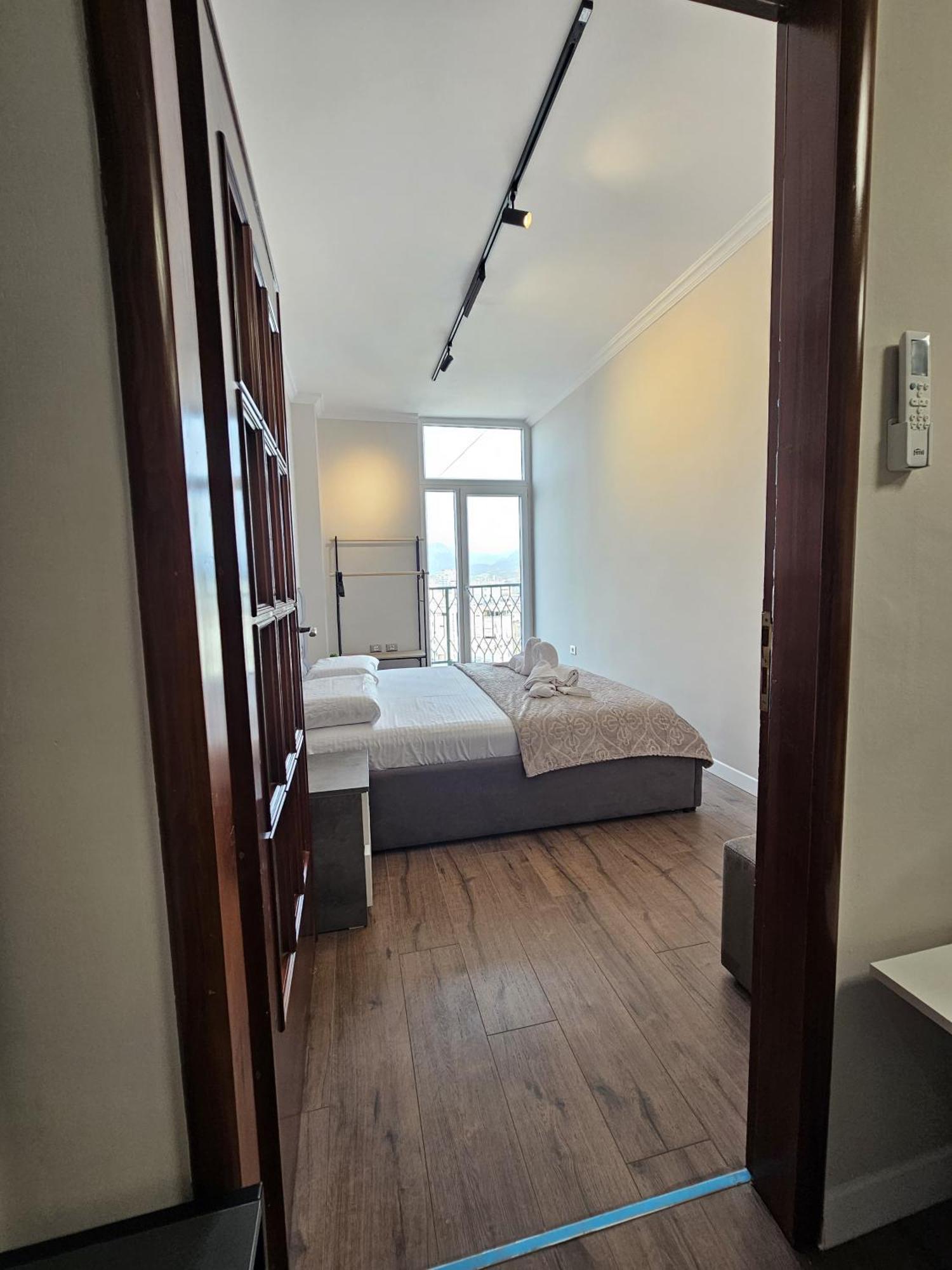 Sky Apartaments City Center Тирана Екстер'єр фото