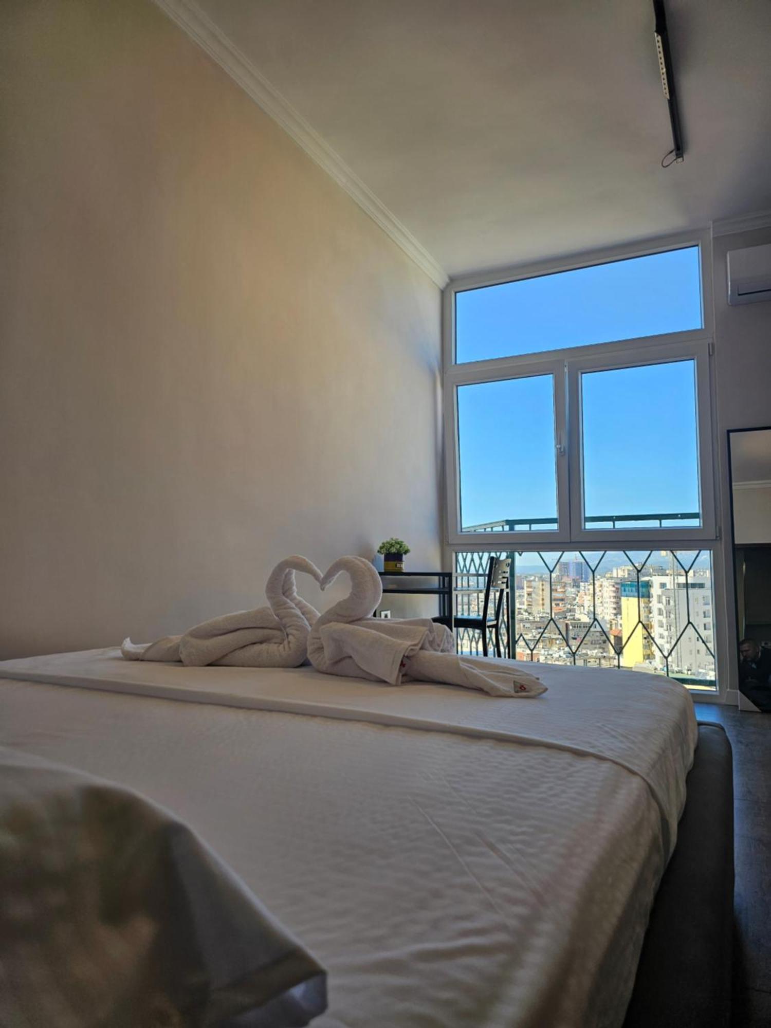 Sky Apartaments City Center Тирана Екстер'єр фото