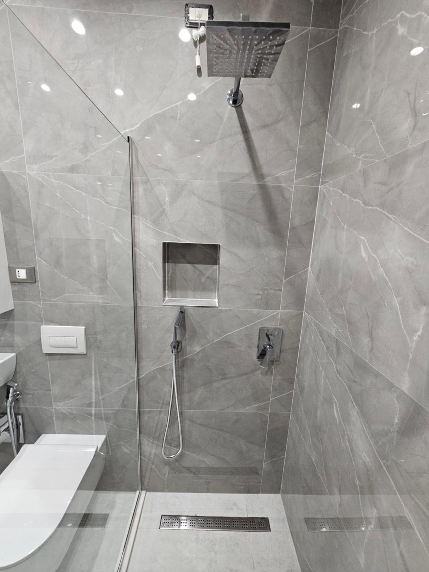 Sky Apartaments City Center Тирана Екстер'єр фото