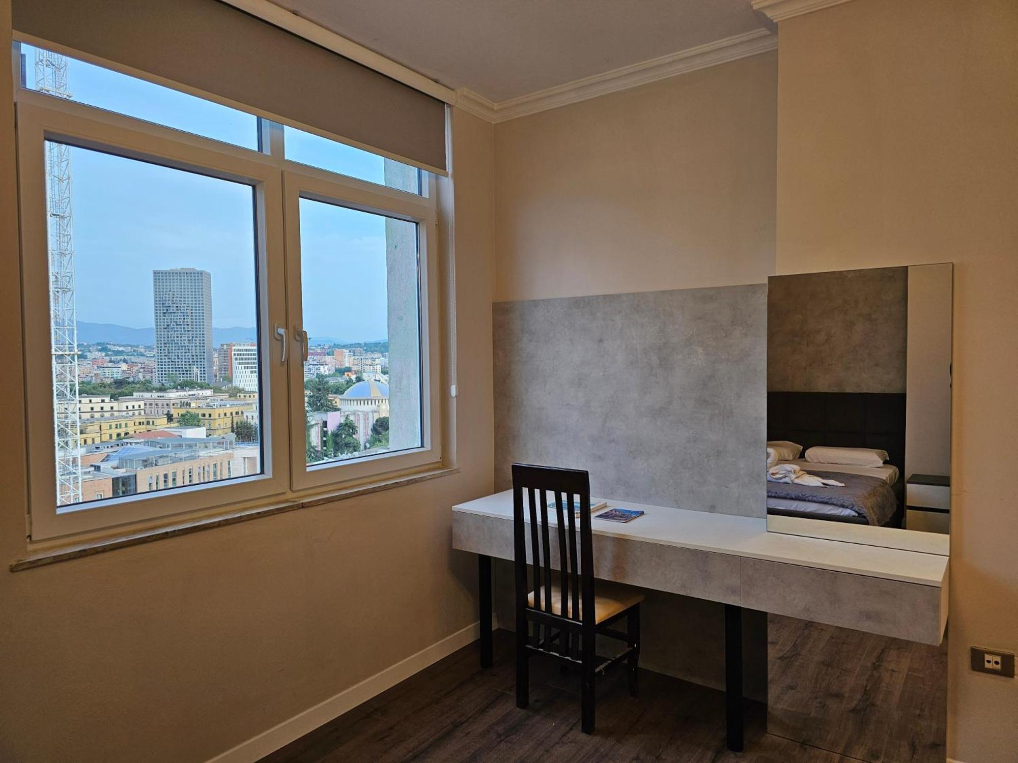 Sky Apartaments City Center Тирана Екстер'єр фото