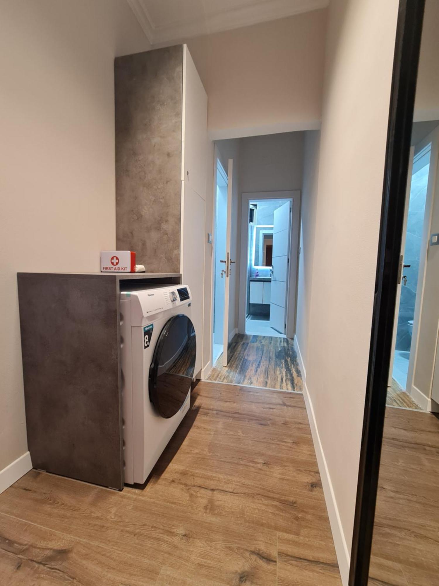 Sky Apartaments City Center Тирана Екстер'єр фото