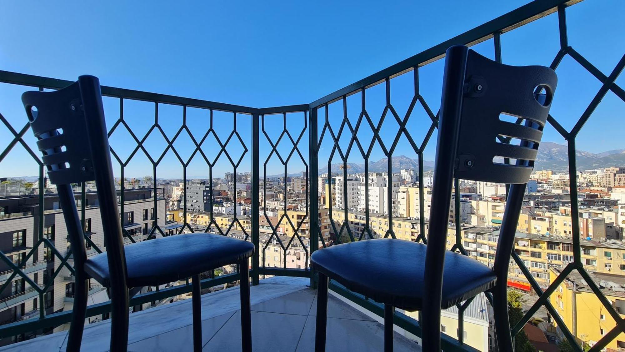 Sky Apartaments City Center Тирана Екстер'єр фото